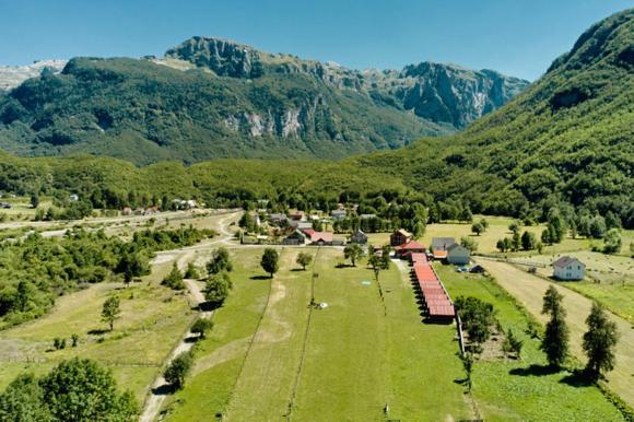 Отель Ethno Katun Rosi Agrotourism Gusinje Экстерьер фото