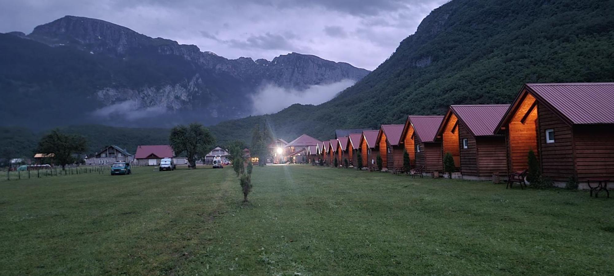 Отель Ethno Katun Rosi Agrotourism Gusinje Экстерьер фото