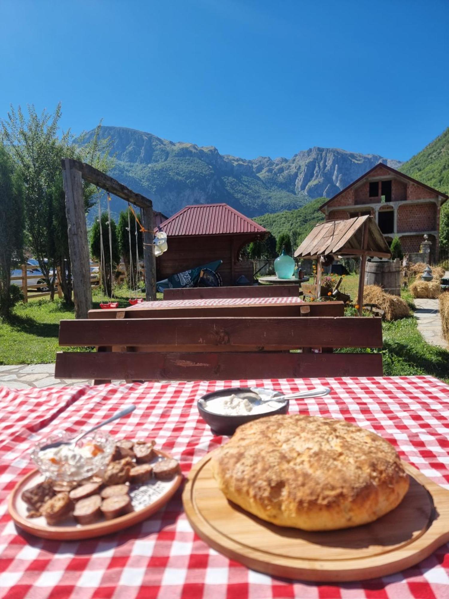 Отель Ethno Katun Rosi Agrotourism Gusinje Экстерьер фото