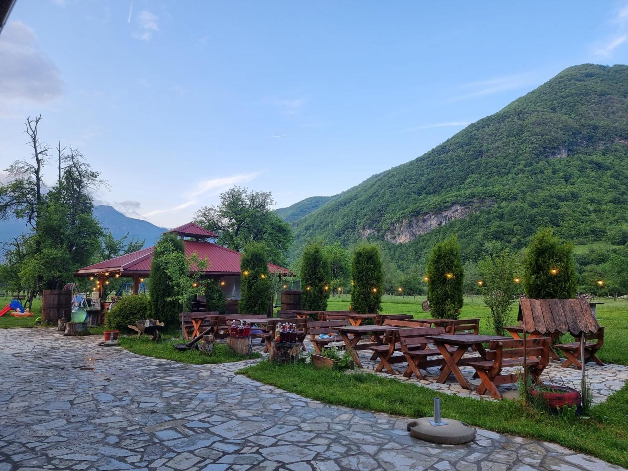 Отель Ethno Katun Rosi Agrotourism Gusinje Экстерьер фото