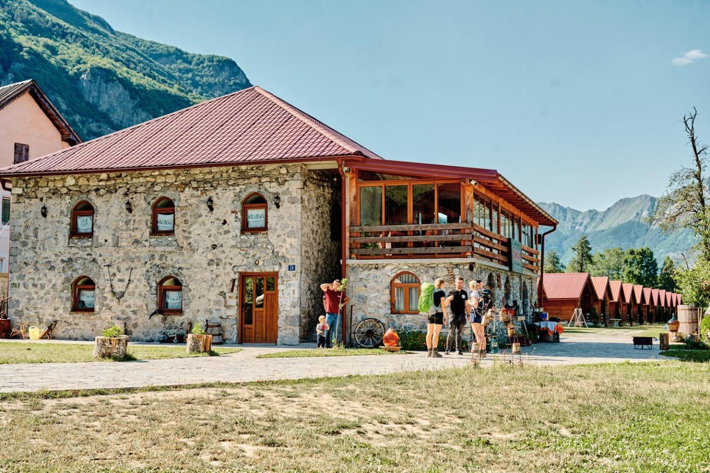 Отель Ethno Katun Rosi Agrotourism Gusinje Экстерьер фото